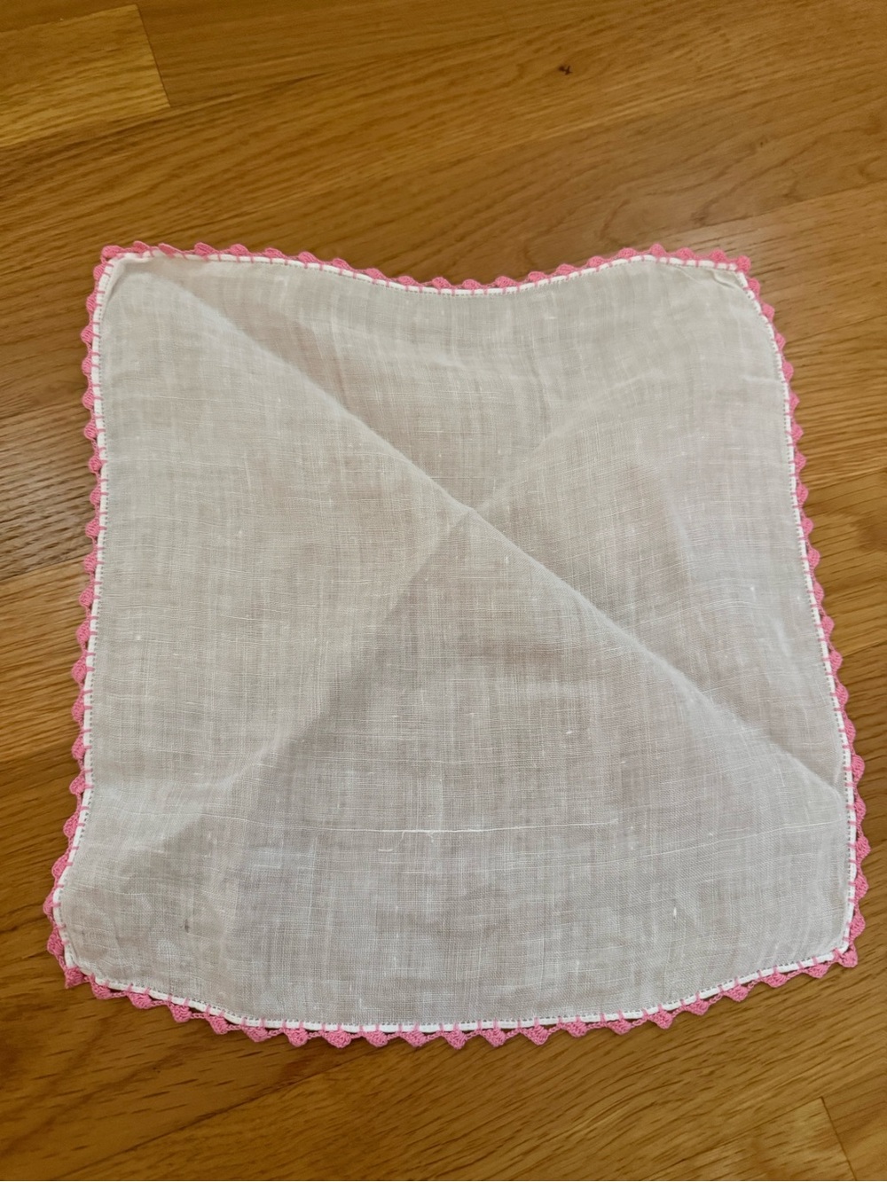 White linen napkin with pink scalloped edge #linen #scalloped kerchief